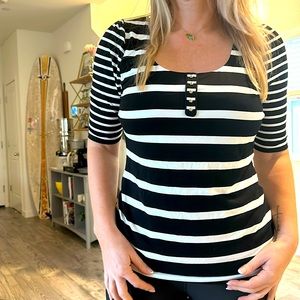 Adorable shirt! Can be worn 2 different ways